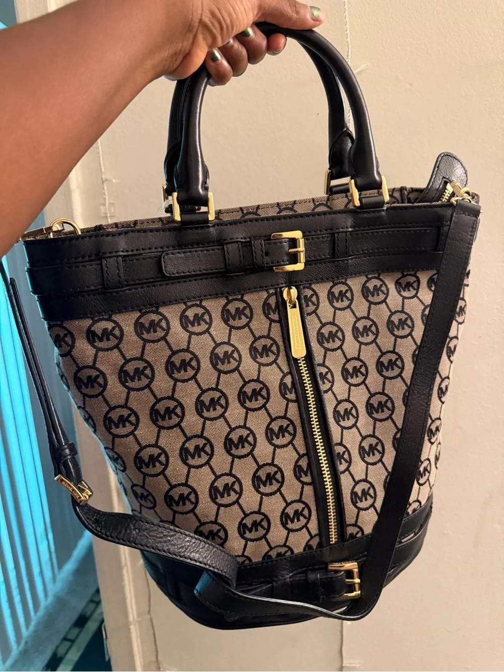 Michael Kors MK Signature monogram bucket  Handbag New!